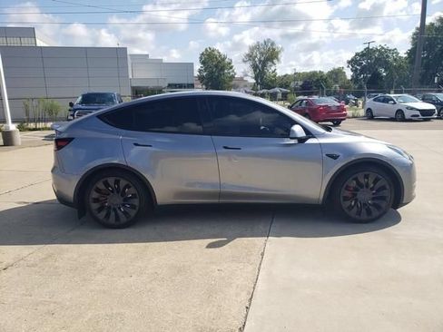 Used 2024 Tesla Model Y Performance AWD/4WD image 3