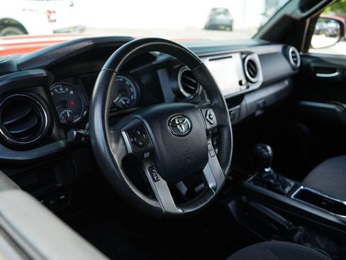 Used 2019 Toyota Tacoma TRD Sport w/ Technology Package RWD image 6