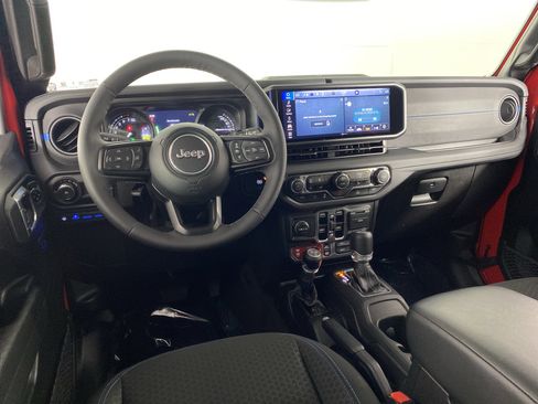 Used 2025 Jeep Wrangler Unlimited Rubicon 4xe w/ Convenience Group AWD/4WD image 18