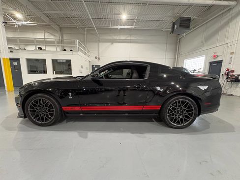 Used 2013 Ford Mustang Shelby GT500 RWD image 4
