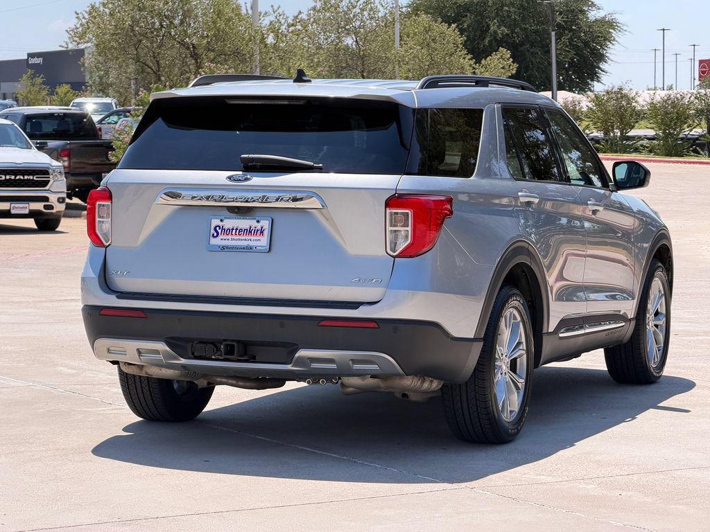 Used 2023 Ford Explorer XLT w/ Equipment Group 202A AWD/4WD image 8
