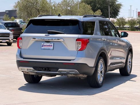 Used 2023 Ford Explorer XLT w/ Equipment Group 202A AWD/4WD image 8