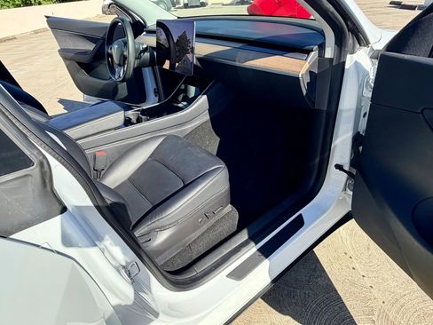 Used 2021 Tesla Model Y 2WD image 24