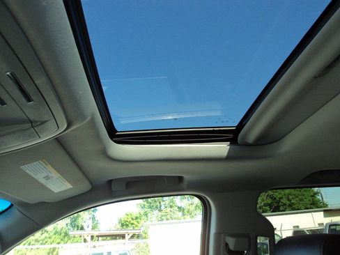 Used 2018 Chevrolet Suburban LT image 13