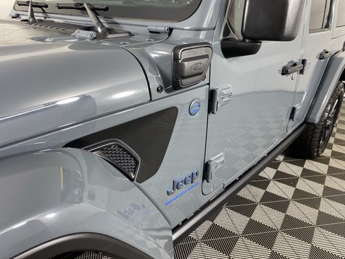 Used 2025 Jeep Wrangler Unlimited Sahara AWD/4WD image 12