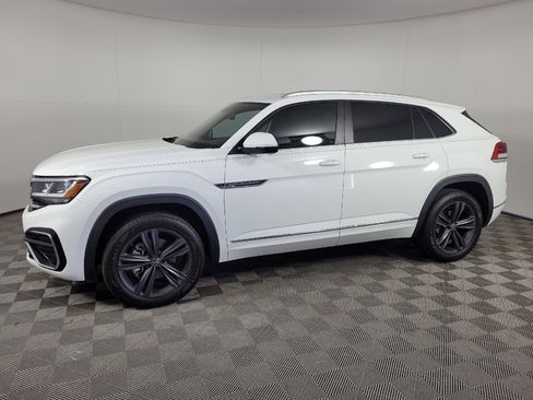 Used 2021 Volkswagen Atlas Cross Sport SE w/ Panoramic Sunroof Package FWD image 2