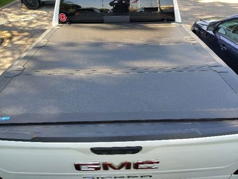 Used 2023 GMC Sierra 1500 AT4 w/ AT4 Preferred Package AWD/4WD image 11