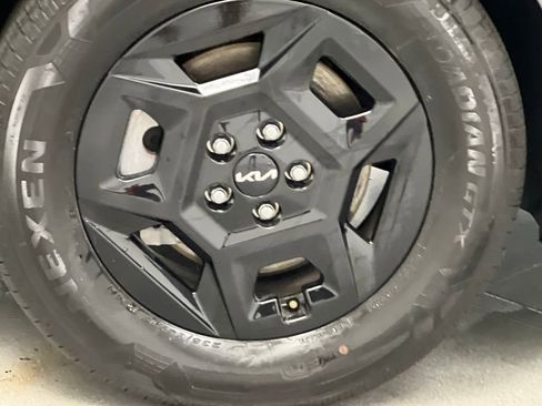 Used 2025 Kia Carnival image 70