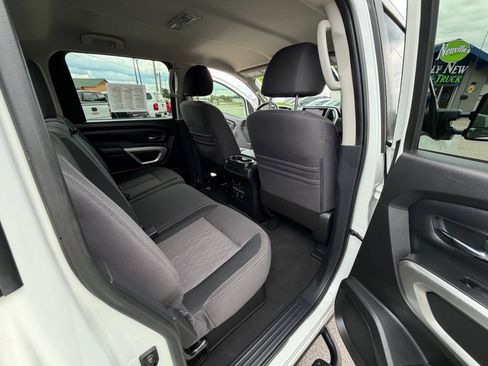 Used 2021 Nissan Titan SV w/ SV Convenience Package AWD/4WD image 12