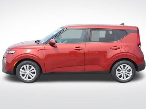 Used 2022 Kia Soul LX image 3