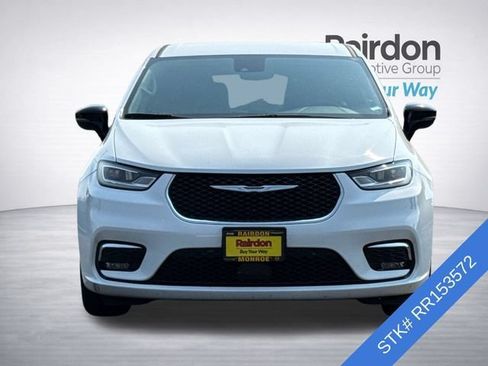 Used 2024 Chrysler Pacifica Limited FWD image 2