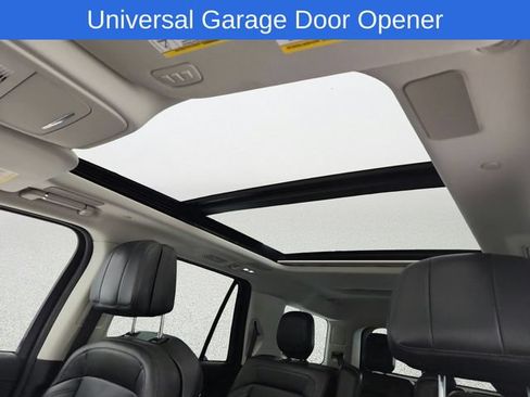 Used 2025 Lincoln Navigator Reserve AWD/4WD image 12