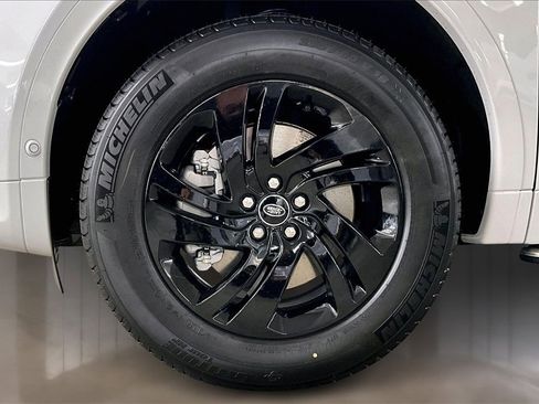 New 2025 Land Rover Discovery Sport S image 13