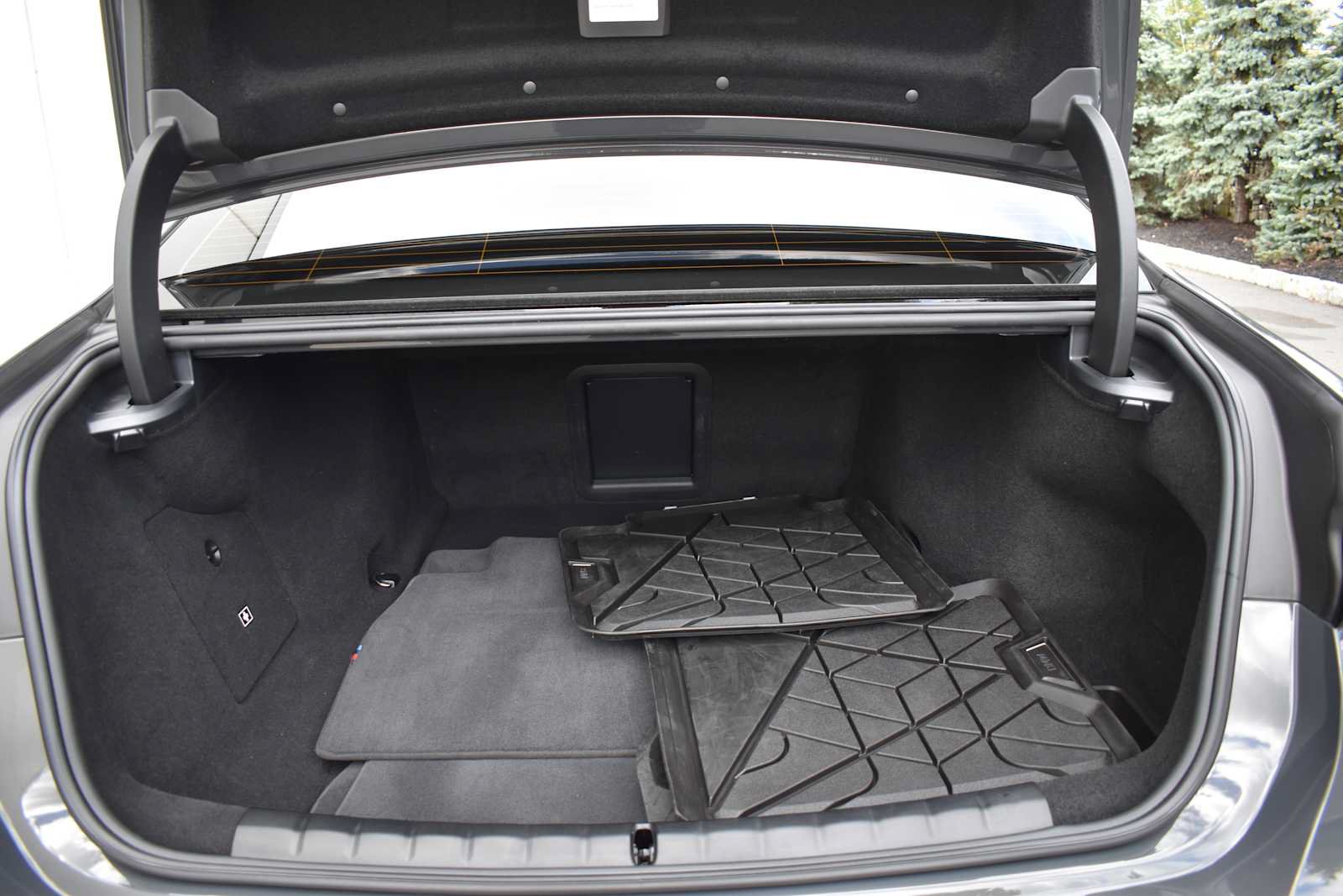 Used 2024 BMW i7 xDrive60 w/ Executive Package AWD/4WD image 8