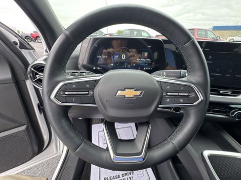 Used 2025 Chevrolet Equinox LT w/ Safety and Technology Package FWD image 18