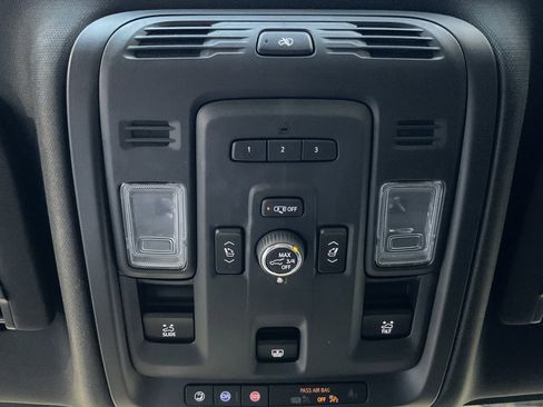 Used 2024 Cadillac Escalade ESV Premium Luxury image 34