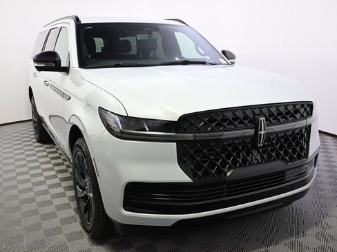 New 2026 Lincoln Navigator L Reserve w/ Jet Appearance Package AWD/4WD image 9