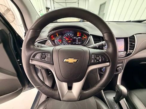 Certified 2022 Chevrolet Trax LT w/ LT Convenience Package image 11