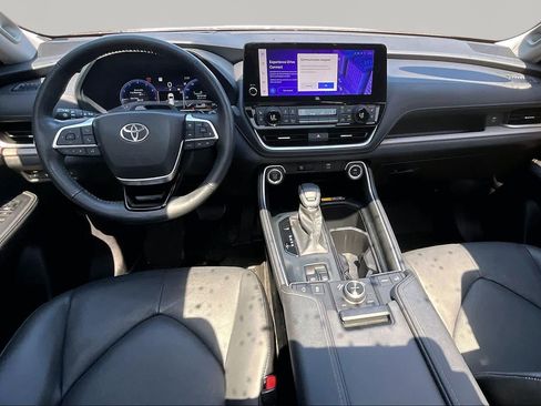 Certified 2024 Toyota Grand Highlander AWD image 16