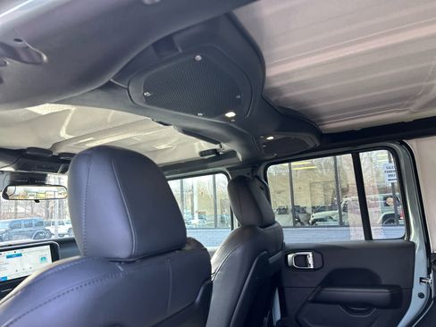 Used 2024 Jeep Wrangler Sahara image 33