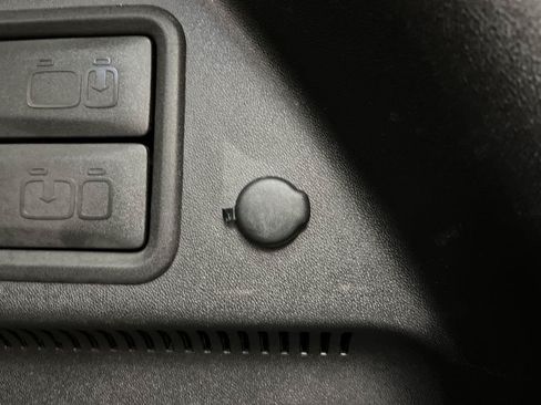 Used 2018 Chevrolet Equinox LT FWD image 27