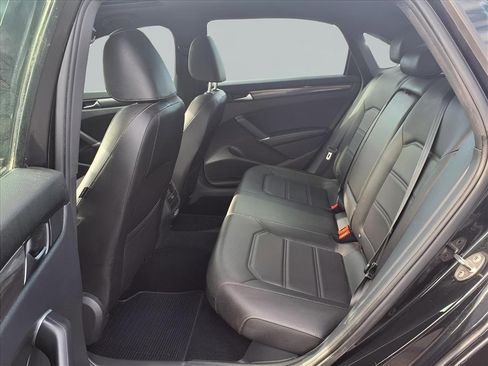 Used 2021 Volkswagen Passat 2.0T R-Line image 18