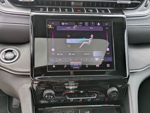 New 2025 Jeep Grand Cherokee L Laredo image 25