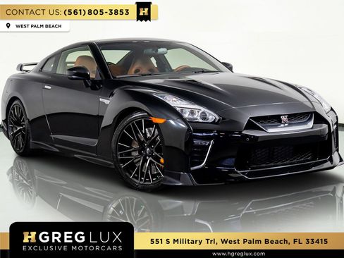 Used 2021 Nissan GT-R Premium image 1