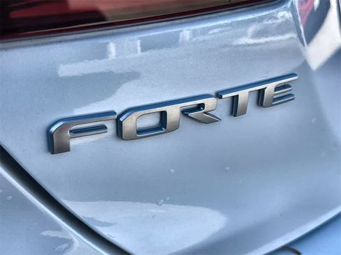 Used 2022 Kia Forte LXS image 9