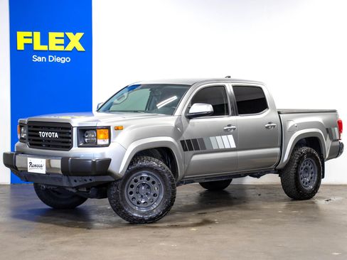 Used 2017 Toyota Tacoma SR5 w/ Tow Package RWD image 1