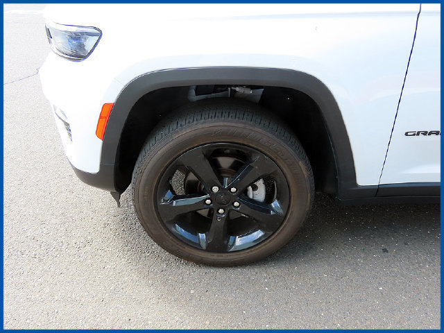 Used 2024 Jeep Grand Cherokee Altitude AWD/4WD image 4