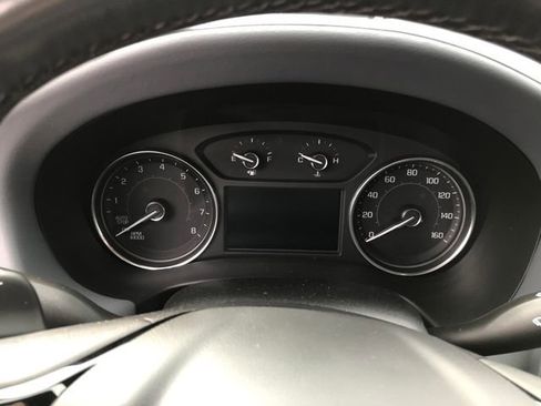 Used 2023 Buick Enclave Essence image 9