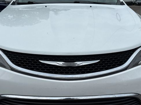Used 2015 Chrysler 200 Limited w/ Convenience Group FWD image 9