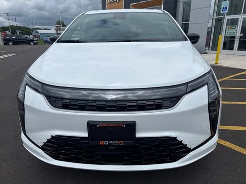 New 2027 Chrysler Pacifica Select AWD/4WD image 2