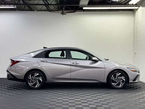 Used 2025 Hyundai Elantra SEL FWD image 4