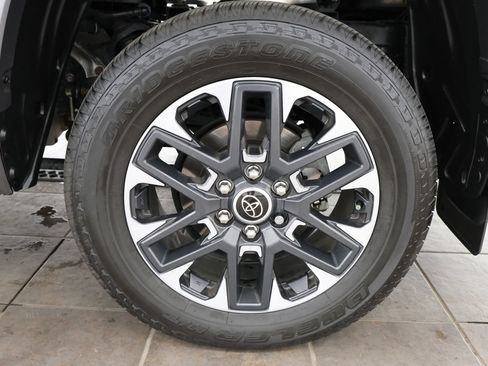 Used 2024 Toyota Tundra Limited AWD/4WD image 38
