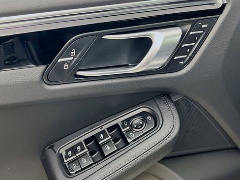 New 2026 Porsche Macan image 20