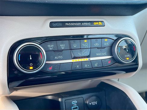 Used 2022 Ford Escape Titanium w/ Class II Trailer Tow Package image 20