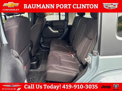Used 2014 Jeep Wrangler Unlimited Sahara w/ Dual Top Group AWD/4WD image 26