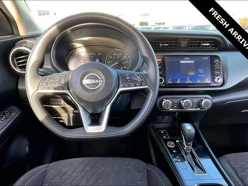 Used 2023 Nissan Kicks SV image 8