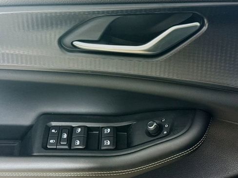 Used 2023 Jeep Grand Cherokee Laredo image 19