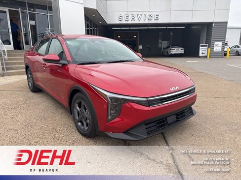New 2025 Kia K4 LXS image 1
