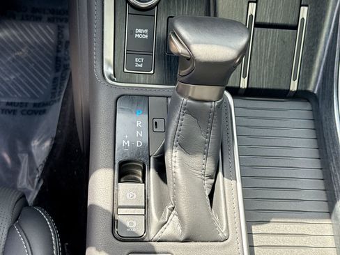 Used 2025 Lexus GX 550 w/ Accessory Package (2T) AWD/4WD image 39
