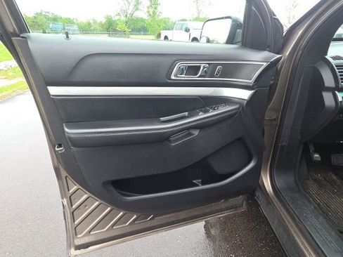 Used 2016 Ford Explorer XLT w/ Equipment Group 202A AWD/4WD image 25