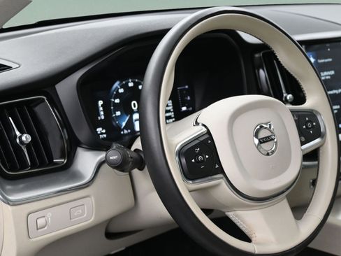 Used 2019 Volvo XC60 T5 Momentum w/ Premium Package image 28