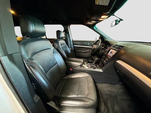 Used 2016 Ford Explorer XLT w/ Equipment Group 202A AWD/4WD image 25