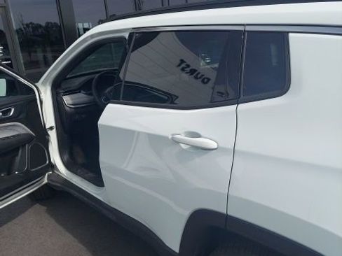 Used 2024 Jeep Compass Latitude image 20