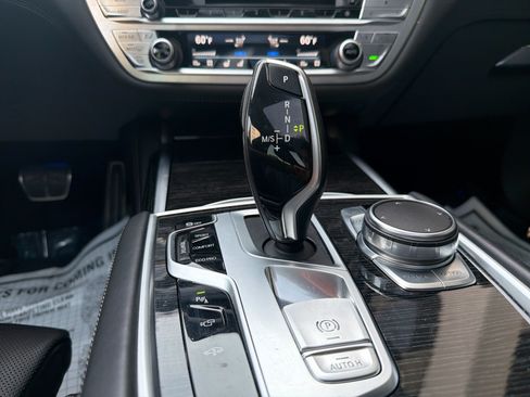 Used 2019 BMW 750i w/ M Sport Package RWD image 23