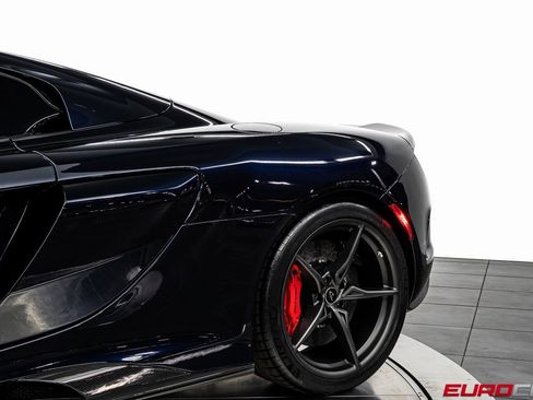 Used 2016 McLaren 675LT Spider image 23