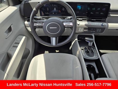 Used 2025 Hyundai Kona SEL FWD image 15